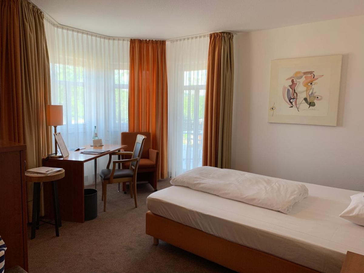 Seehotel Niedernberg - Das Dorf Am See Экстерьер фото