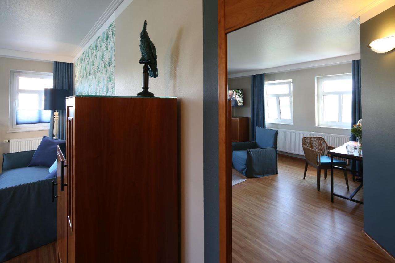 Seehotel Niedernberg - Das Dorf Am See Экстерьер фото