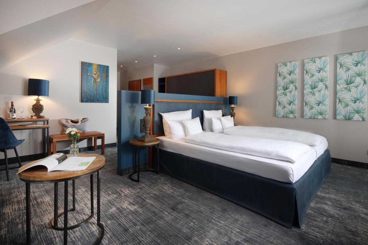 Seehotel Niedernberg - Das Dorf Am See Экстерьер фото