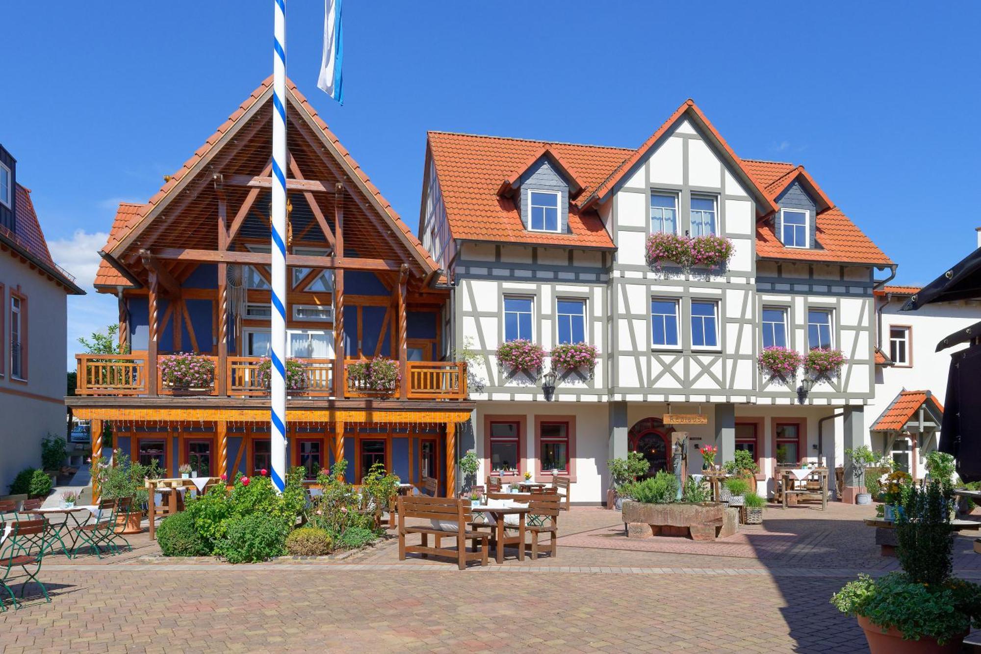 Seehotel Niedernberg - Das Dorf Am See Экстерьер фото