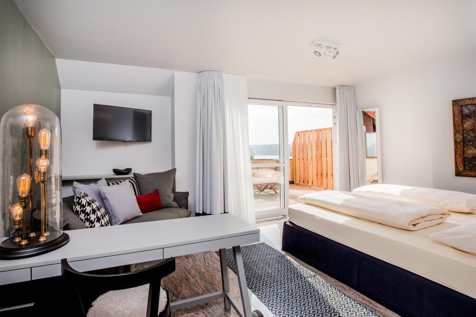 Seehotel Niedernberg - Das Dorf Am See Экстерьер фото