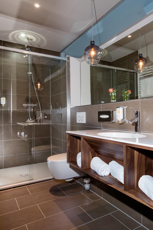 Seehotel Niedernberg - Das Dorf Am See Экстерьер фото