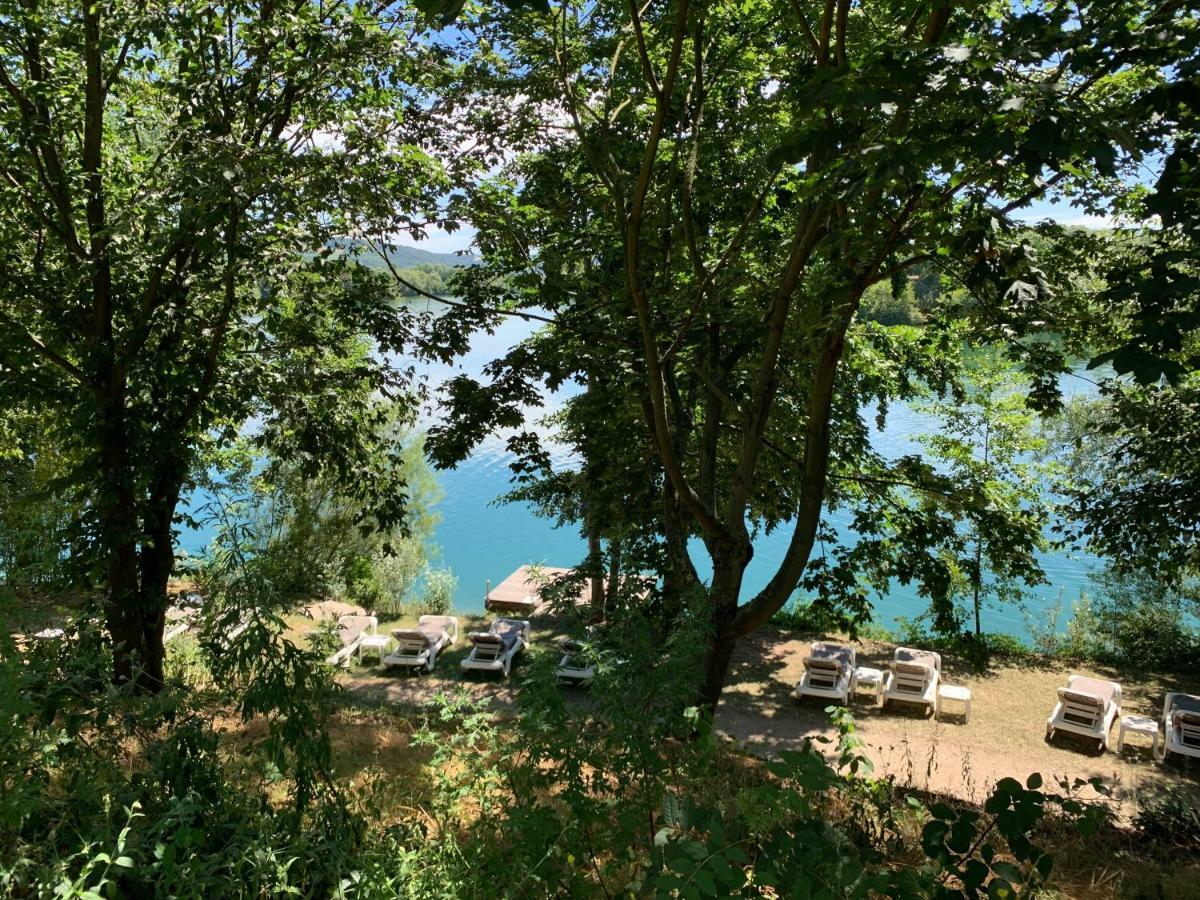 Seehotel Niedernberg - Das Dorf Am See Экстерьер фото