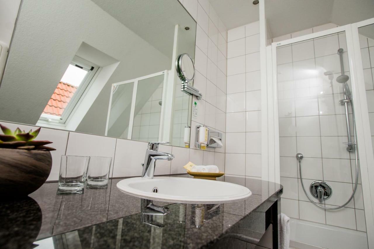 Seehotel Niedernberg - Das Dorf Am See Экстерьер фото