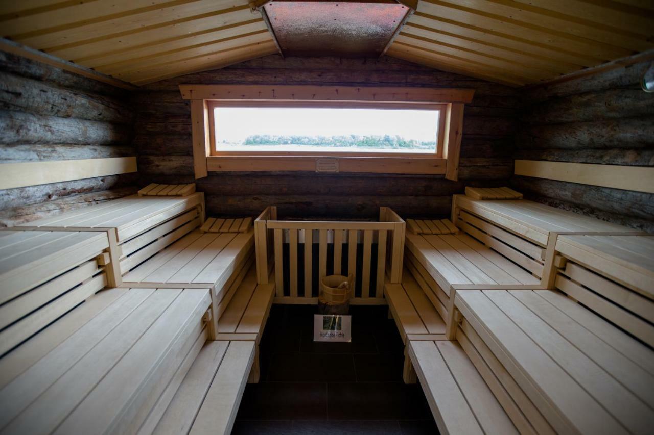 Seehotel Niedernberg - Das Dorf Am See Экстерьер фото
